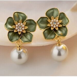 Enamel floral Pearl Camellia earrings Green 925 stud Vintage womens jewelry